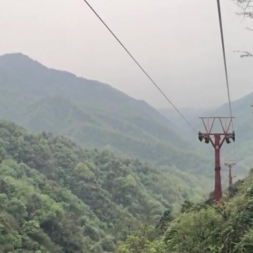 缆车上的风光