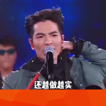 萧敬腾和央视主持人彩排遇暴雨