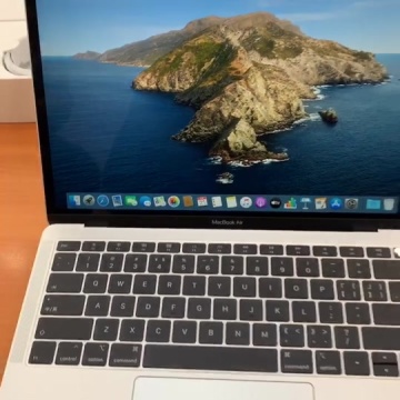 苹果笔记本电脑