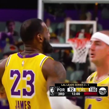 湖人战胜开拓者