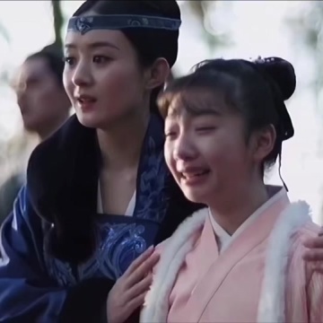 赵丽颖与剧组演员合影