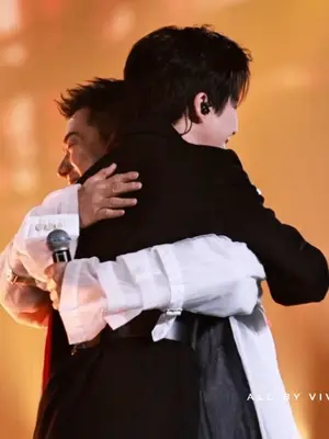 10月29日,北京。2025抖音美好奇妙夜今晚即将开启,刘宇宁现身活动现场彩排,整个人状态满分,全情投入!据悉,今晚他将搭档任贤齐共同演唱《侠客情》,让人期待值拉满。