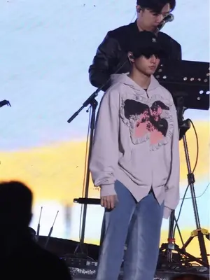 我勒个军训#南京汽水音乐节 #2025汽水音乐嘉年华 #汽水音乐APP #许愿汽水音乐节 #汽水音乐节