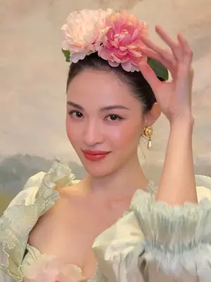 花香四溢的梦🌸 #星动营业中  #vogue盛典百花齐放 #vogue时尚之力盛会  #暖系  #暖系流光妆
