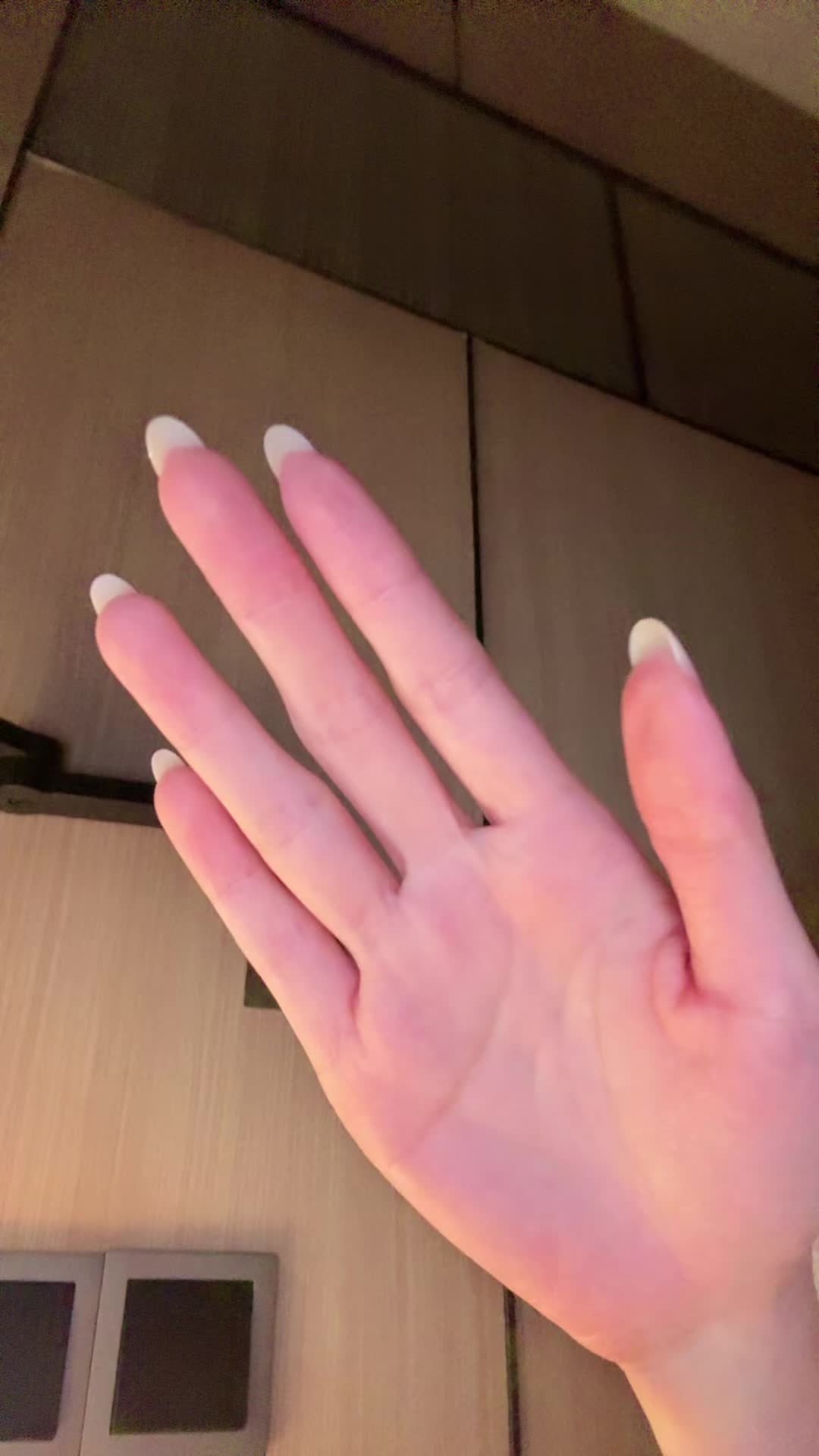 白色海莉美甲的高级感超标了