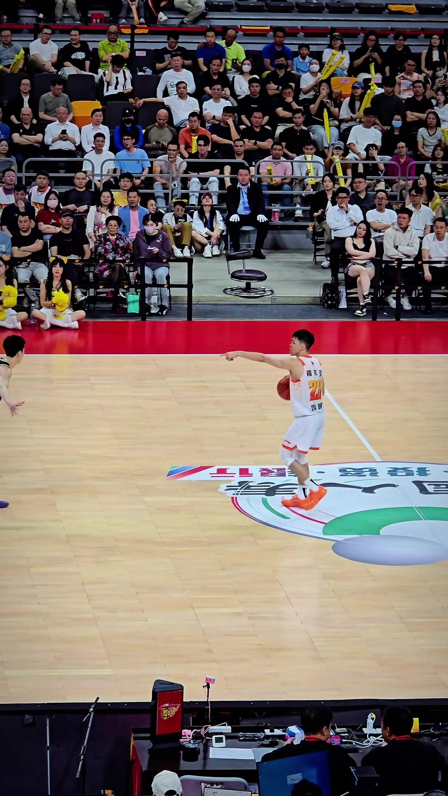 庞峥麟三连CBA月最佳星锐球员