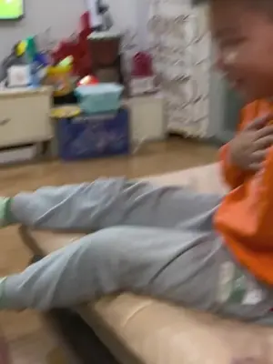 【泰州队进决赛球迷狂喜瞬间】 10月18日,“苏超”首场半决赛在南京奥体中心上演,泰州队通过点球大战9:8力克南京队,强势晋级决赛。获胜瞬间,泰州队看台瞬间沸腾,欢呼声震耳欲聋,不少球迷激动地高呼“泰”精彩、“泰”意外了!#苏超半决赛#泰州队#南京队