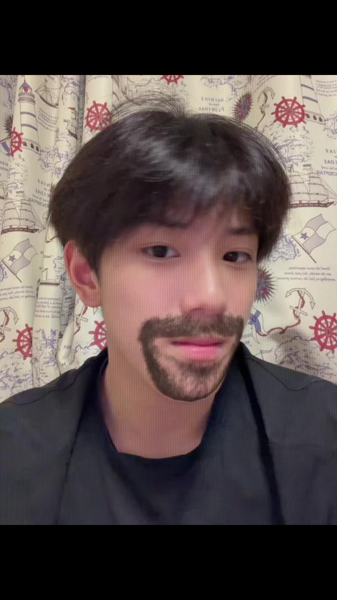 你就说我小时候可不可爱嘛